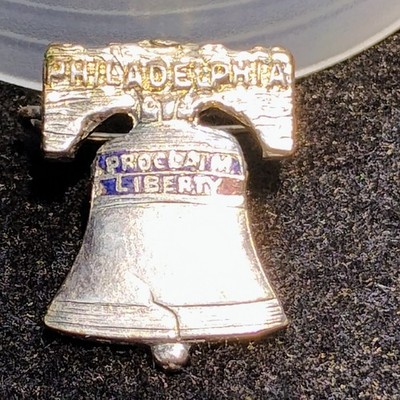 VINTAGE ~ PROCLAIM LIBERTY BELL ~ PHILADELPHIA LAPEL PIN