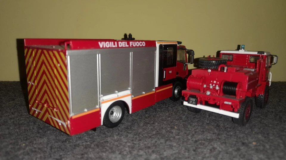 Modellini "Pompieri" 1/43 Iveco 180 E 28 Magirus Camiva e Fiat 75 PC - Immagine 2 di 4