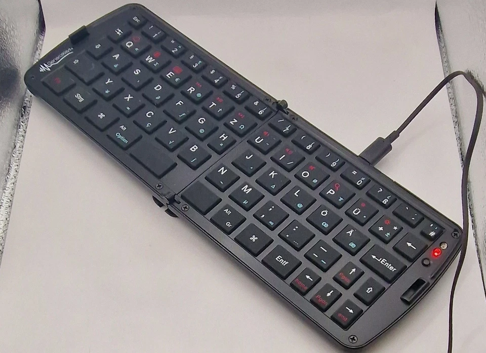 Faltbare Bluetooth Tastatur Pearl Generalkeys PX-4838-675 mit USB-Ladekabel - Bild 3 von 4