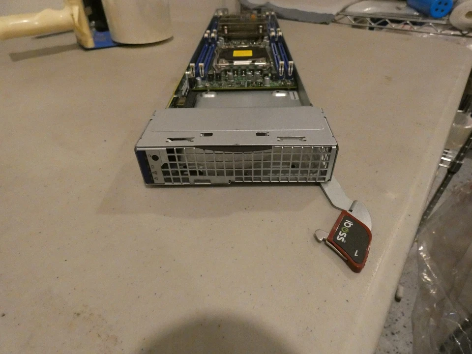 SUPERMICRO Blade Server MICROBLADE MBI-6128R-T2 Intel Xeon 8 Core 2.4GHZ SR206 - Image 4 of 4