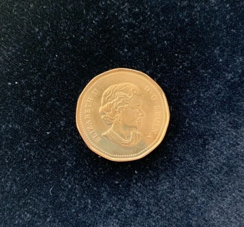 2005 Canada Queen Elizabeth II D G Regina One Dollar Loonie Coin