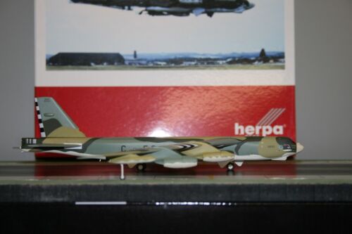 Herpa 1:200 USAF Boeing B-52 Stratofortress 60-0057 (559003) Model Plane defect - Picture 1 of 9
