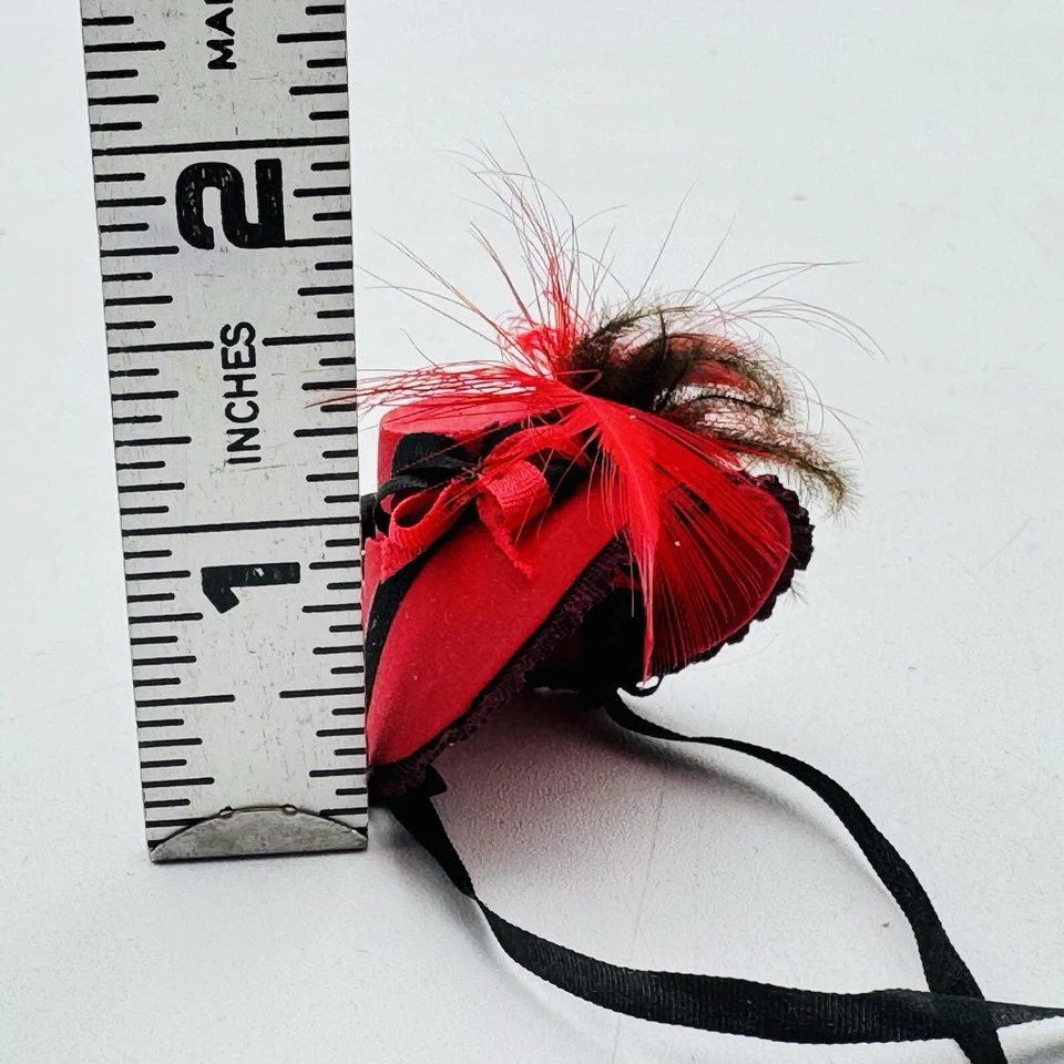 Sombrero victoriano artesanal miniatura para casa de muñecas gorro y paraguas de The Summerlots Foto 2 de 4