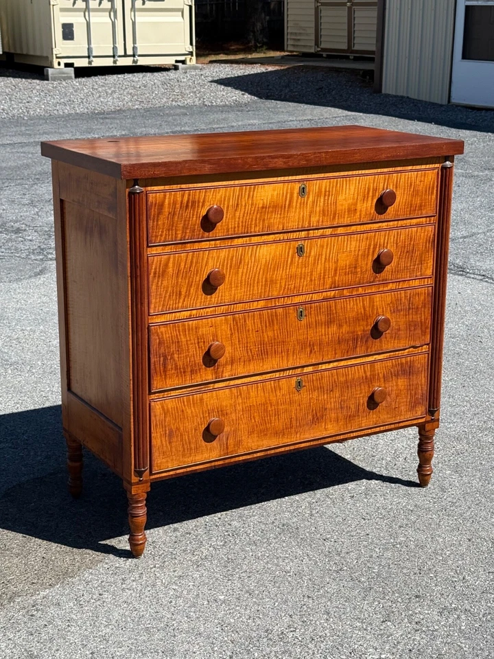 古董樱桃和老虎枫木夏来登抽屉柜 1820 年乡村 — 第 3/4 张图片