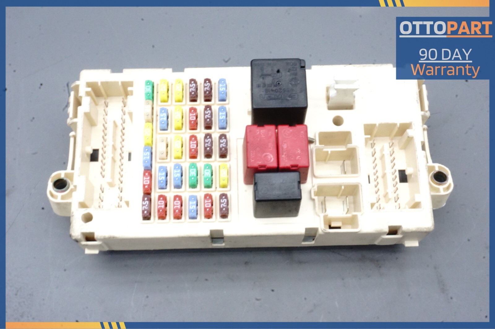 2003-2019 Maserati M139 Quattroporte GranTurismo M145 Front Relay Fuse Box OEM