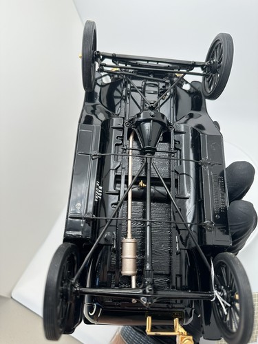 Franklin Mint 1913 Ford Model T Soft Top Black 1:16 Diecast - Picture 7 of 8