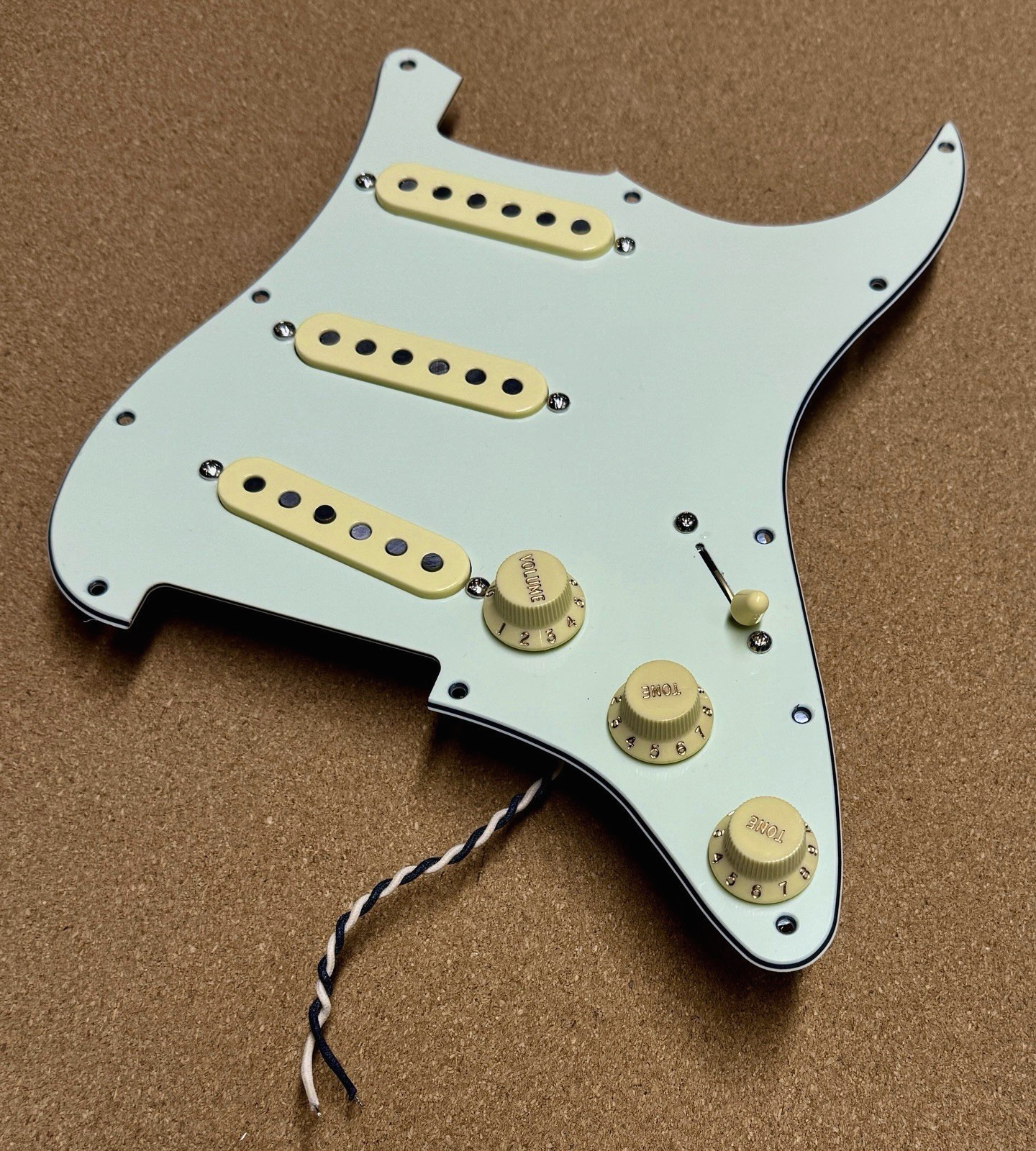 SHG5014® Hot Modern Noiseless Loaded Stratocaster Pickguard USA Spec Wiring New!