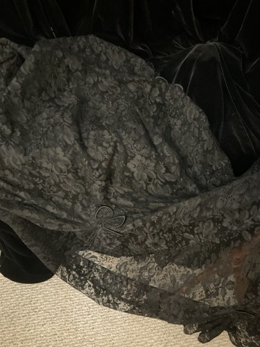 SOVRAGONNA VINTAGE 1890 IN PIZZO CHANTILLY. TOP CON PERLINE. CHOCKER. BELLISSIMO DETTAGLIO. - Foto 9 di 17