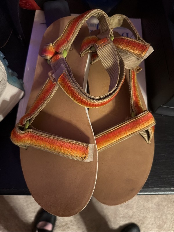 Teva Woman’s Original Universal Ombré Sunset Sandal Size 10