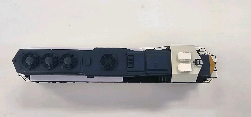 HO Athearn Roundhouse GP60 Diesel Locomotive CSX #6897 W/DCC Non-Sound.  - Image 4 of 4