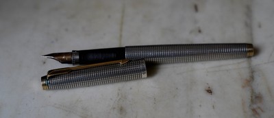 Stylo Plume Parker 75 En Argent Grain D'orge Avec Plume En Or 14K Large - Un Classique Intemporel