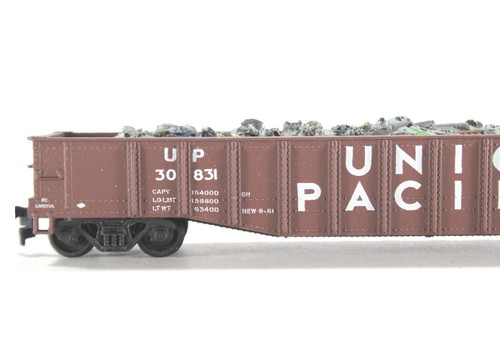 HO Athearn Union Pacific 50ft Rib-Side Stahlgondel mit Schrottladung #30831 - Bild 2 von 11