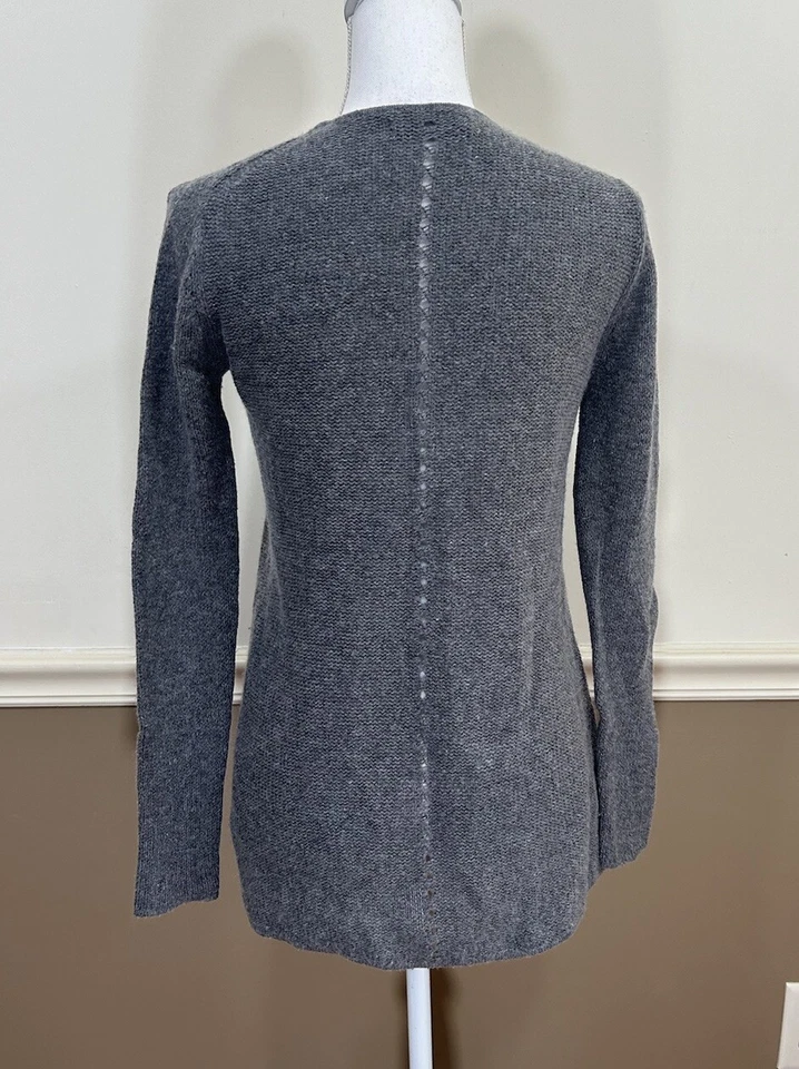 Cárdigan para mujer Anthropologie de terciopelo PEQUEÑO gris lana cachemir Foto 2 de 4