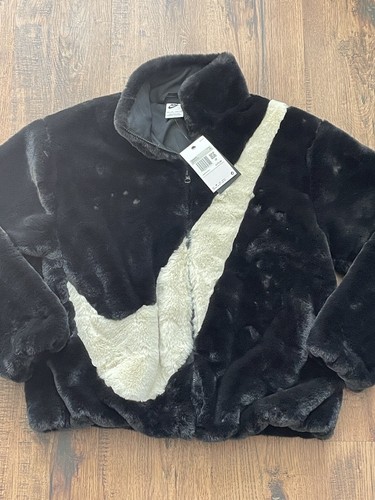 Nike Swoosh Kunstfelljacke "schwarz weiß" (Größe US WMNS XS) - Bild 1 von 12