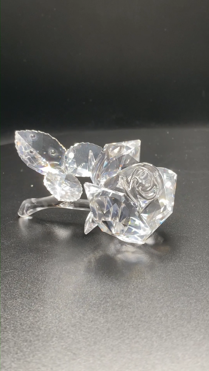 New Swarovski Crystal 2023 SCS Member Gift Cheetah Tack Pin New Swarovski Crystal 2023 SCS Member Gift Cheetah Tack Pin