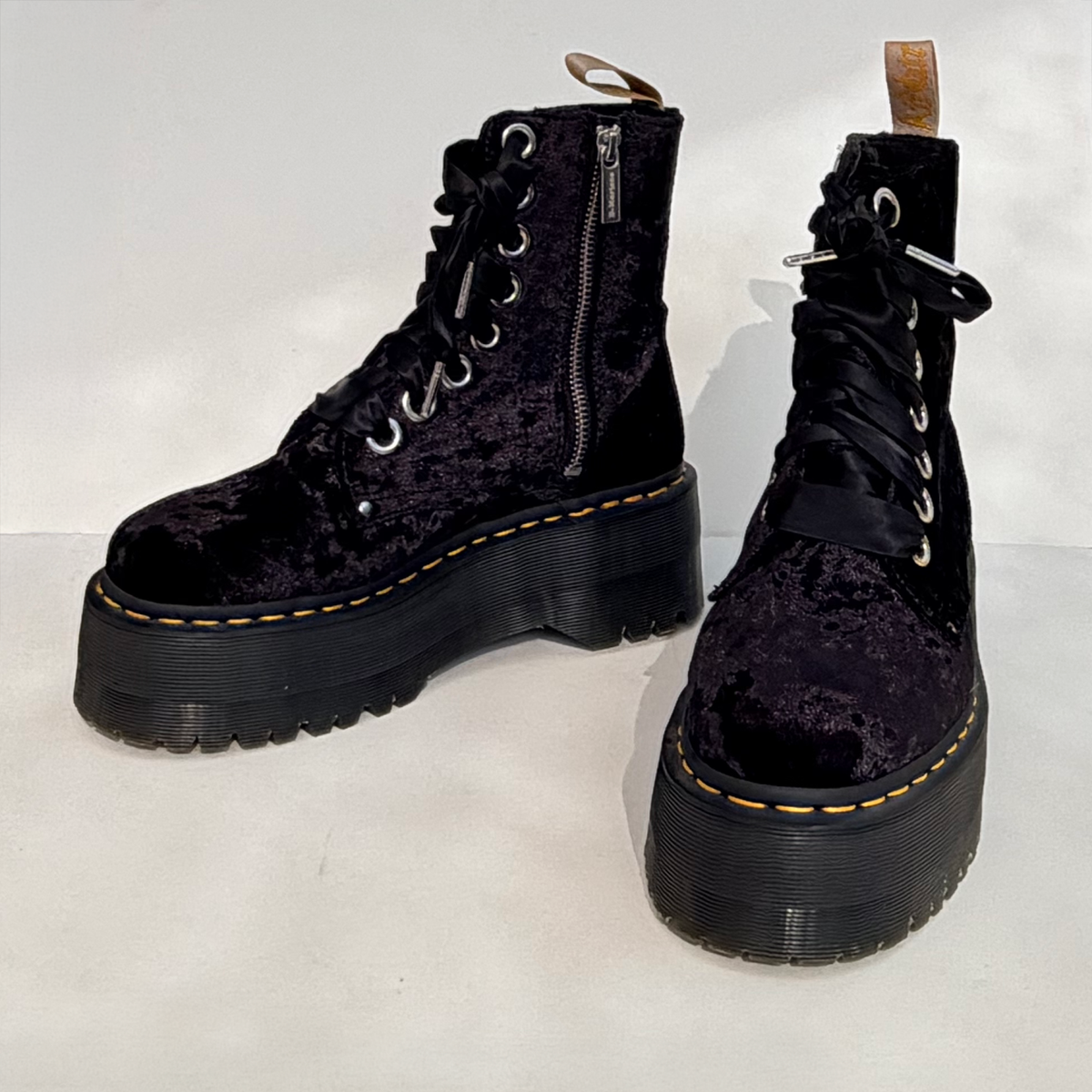 靴 Dr.martens Dr Martens Jadon Max Vegan Crushed Velvet Platform Boots Black