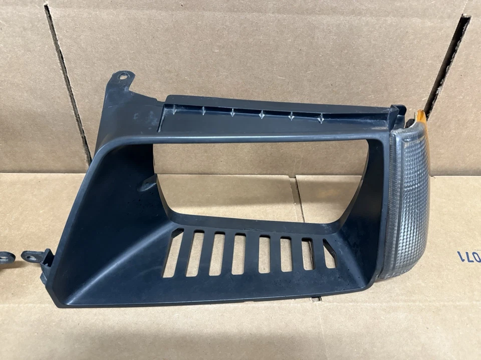 1984 1985 Honda Civic Hatchback Headlamp Bezel Set Left Right w/ Corner Lights - Image 4 of 4