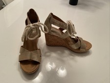 EUC! Sperry Top Sider Sandals Womens 5M Dawn Ari Strappy Wedge STS97806 Gold Tie