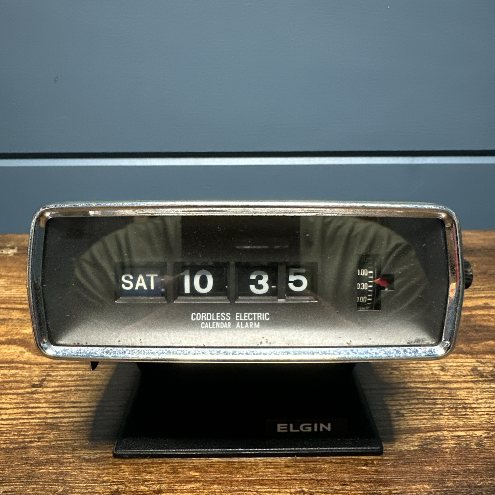 Vintage Elgin Cordless Electric Flip Clock Calendar Alarm Japan For Parts/Repair photo Vintage Elgin Cordless Electric Flip Clock Calendar Alarm Japan For Parts/Repair featured image