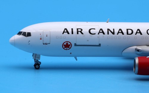 JC Wings 1:400 Air Canada Cargo Boeing B767-300 Diecast Aircraft Model C-GDUZ - Picture 8 of 13
