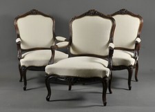 Suite De Trois Larges Fauteuils De Style Louis XV En Noyer Sculpté