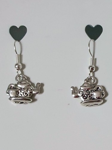 Alice in Wonderland inspired hand crafted silver plated tibetan silver earrings - Picture 6 of 8