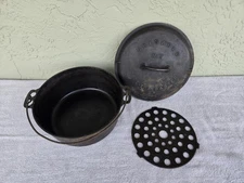 Griswold No.9 Tite-Top Baster Slant Logo Dutch Oven 834B Pot with Lid & Trivet