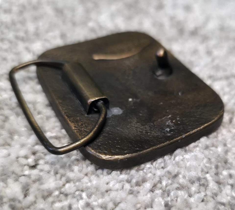 Cinturón vintage de latón con hebilla Indiana 1976 metal artesanal bajo pez rústico regalos para papá Foto 2 de 4