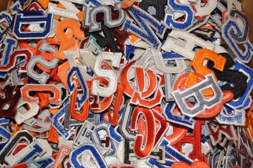25 NOS Vintage Random LETTER Patch Bulk Lot - Iron On Or Sew - Size 1"- 2" - Picture 3 of 3