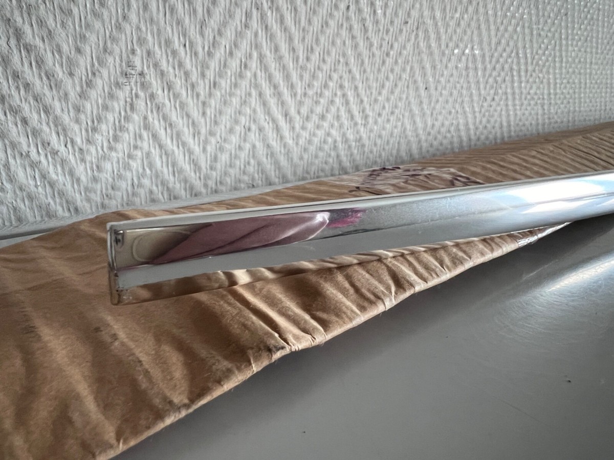 NEU NOS Mercedes W126 Coupe C126 Heckdeckel Griff Zierstab L+R 