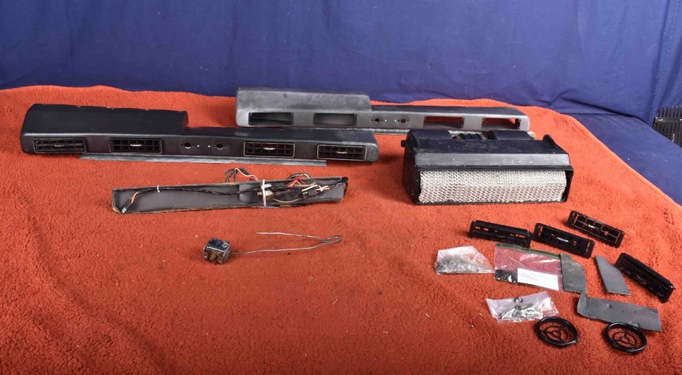 Оригинальные элементы управления испарителем вентиляционного блока под приборную панель Porsche 914 A/C и дополнительные детали - Изображение 2 из 4