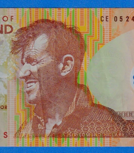 New Zealand $5 2005 P-185b Circulated Note CE05248321 - Yellow-Eyed Penguin - Picture 4 of 4