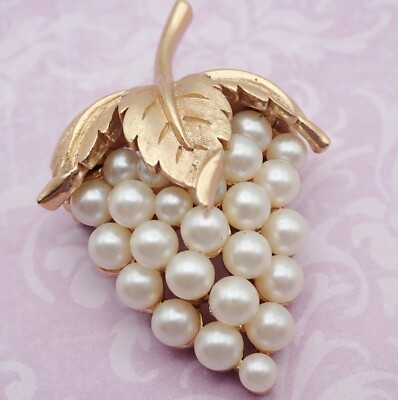 Vintage Crown Trifari Simulated Pearl Strawberry Gold Tone Pin