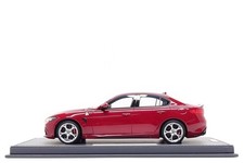 BBR Models 1:18 Alfa Romeo Giulia Quadrifoglio in Rosso Competizione