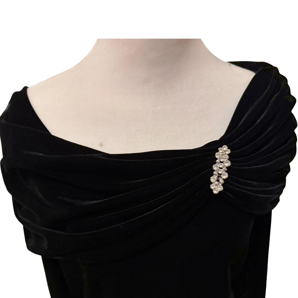 XSCAPE By Joanna Chen Top Negro Terciopelo Fuera del Hombro Drapeado Estrás Talla M Foto 2 de 4