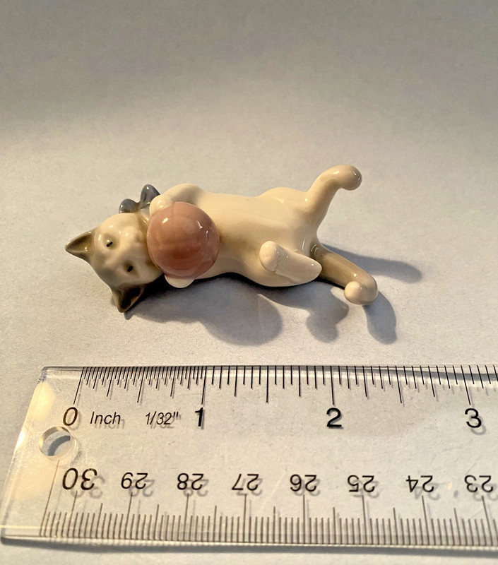 Metzler Ortloff Miniature Porcelain Kitten w/Ball Yarn Figurine Germany-2.5 inch
