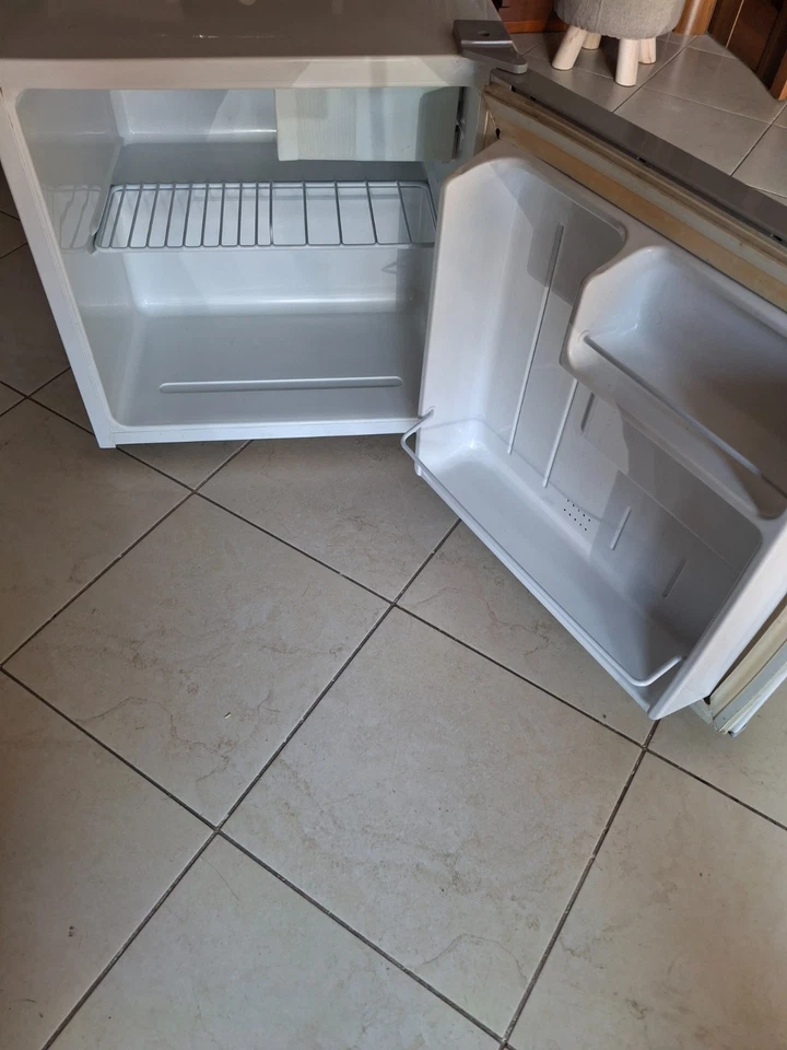 Mini frigorifero per ufficio, camping, barche, capacità 50 litri. - Immagine 4 di 4