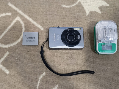 Canon PowerShot SD750  IXUS 75 7.1MP CCD Digital Camera Silver - Fullly Working