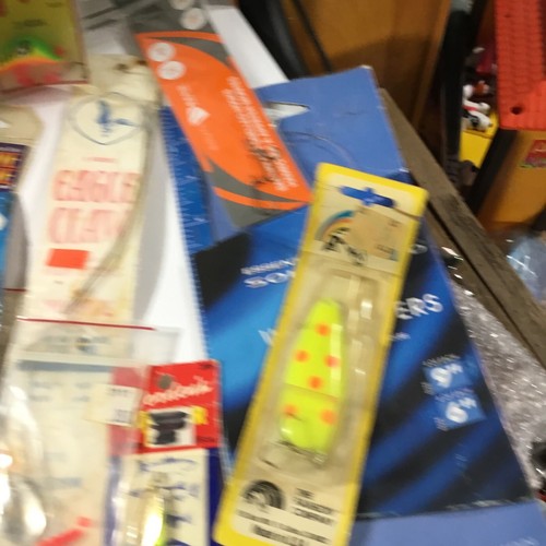 Fishing Lures Mix Lot 35 Lures Sinkers Bought Near Missouri River South Dakota - Picture 14 of 19