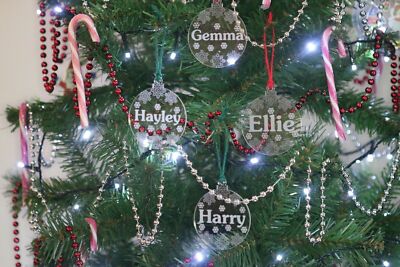 Personalisierter Christbaumschmuck Kugeln Acryl Gravur Schule Geschenke 