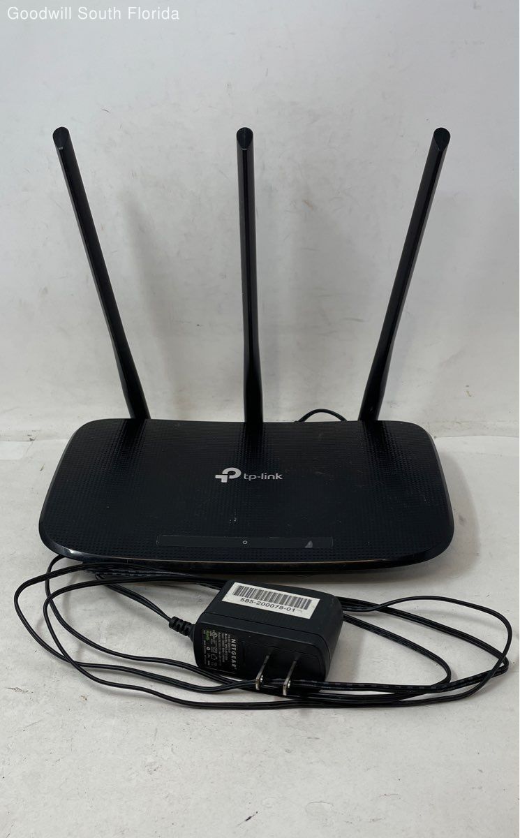 TP-Link Model TL-WR940N 450 MBPS Wireless Router Powers On