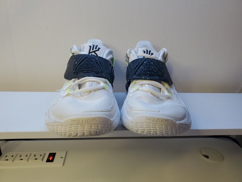 Nike MINT Kyrie Low 3 Team White Blk TB Mens Size 8.5 Shoes Sneakers CW6228-101 - Picture 4 of 10