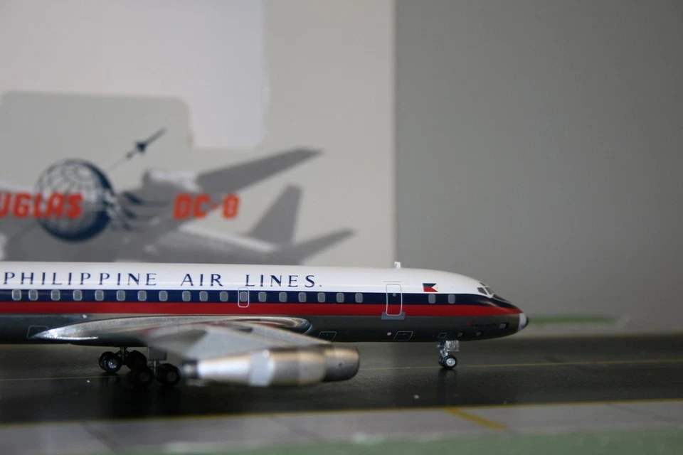Aeroclassics 1:200 Philippine Airlines Douglas DC-8-53 PI-C801 (AC211166) - Image 3 of 4