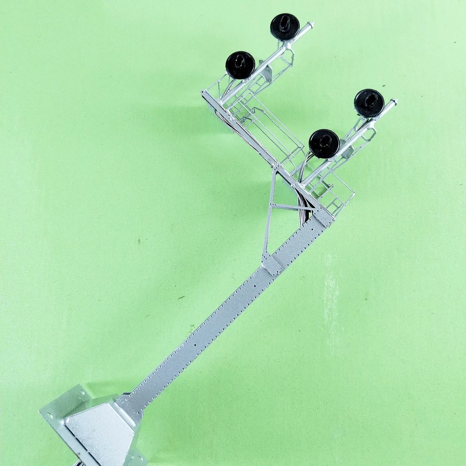 1 x HO scale searchlight cantilever signal tower metal 3-colors 2 tracks #CS22 - Image 2 of 4