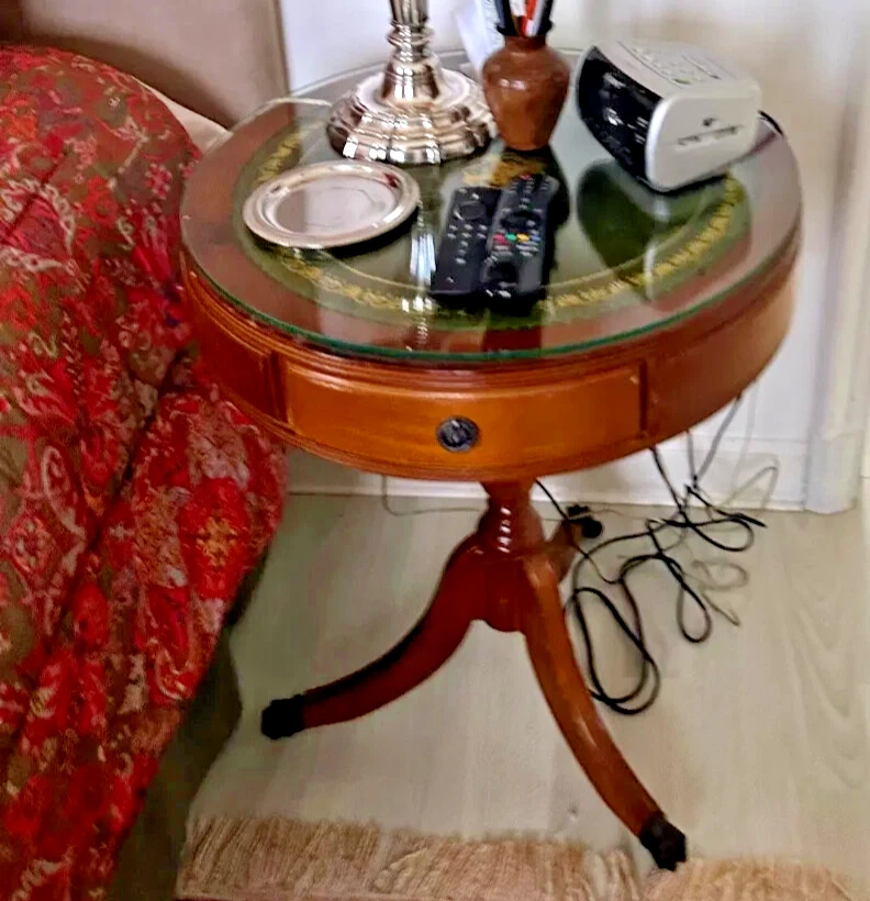 Antique Guéridon rond sur roulettes travail style anglais 3 tiroirs H. 64cm 50cm - Photo 2/4