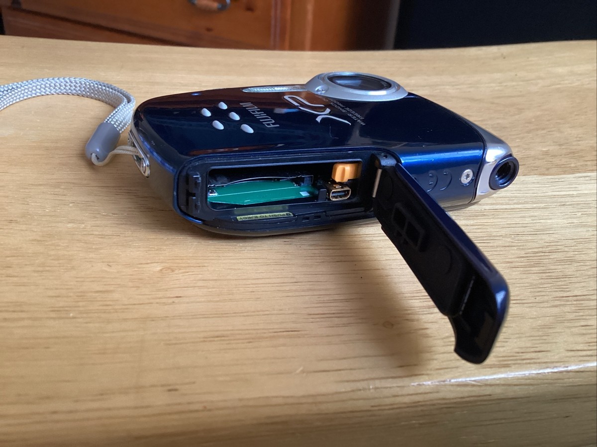 1999年レトロデジカメ　フジFinePix 2700 ジャンク Fujifilm Finepix 2700 【ジャンクセット】#1847 1999年レトロ