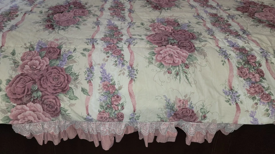 Edredom Queen Vintage Glynda Turley Rose Rhapsody com Acabamento de Renda Babado - Imagem 2 de 4