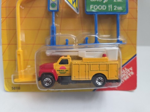 1990 Matchbox Construction Action Pack Utility Bucket Truck Energy Inc Yellow - Picture 2 of 8