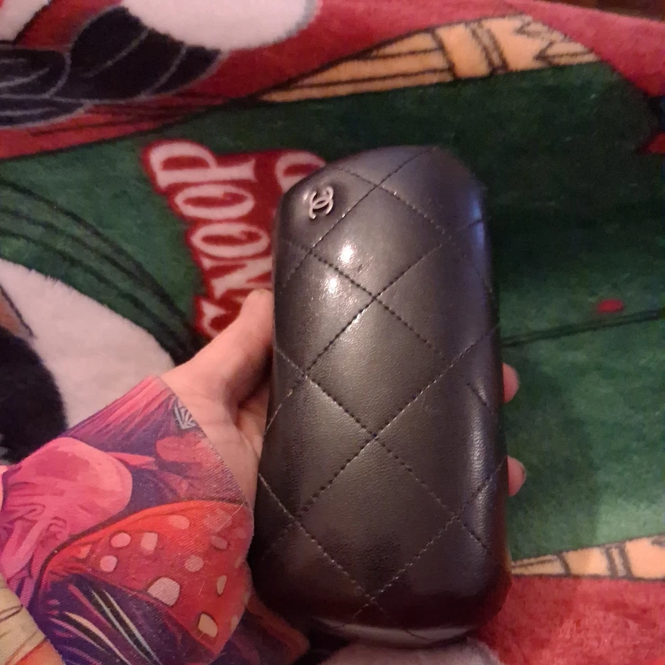 CHANEL Hard Eyeglasses Sunglasses Quilted Case Clamshell Vintage Leather - Image 4 of 4