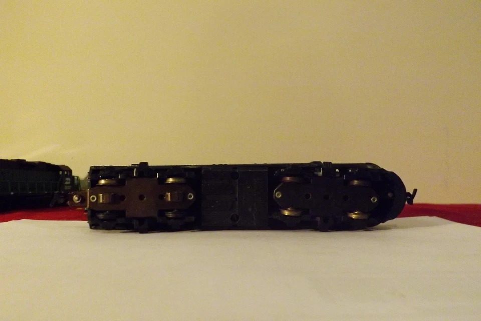 HO SCALE PENNSYLVANIA BULL NOSE DIESEL ENGINE Mantua #9769 w/ LIGHT - Image 3 of 4